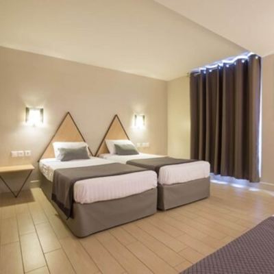 Triple Room Hôtel Amirauté Promo Code