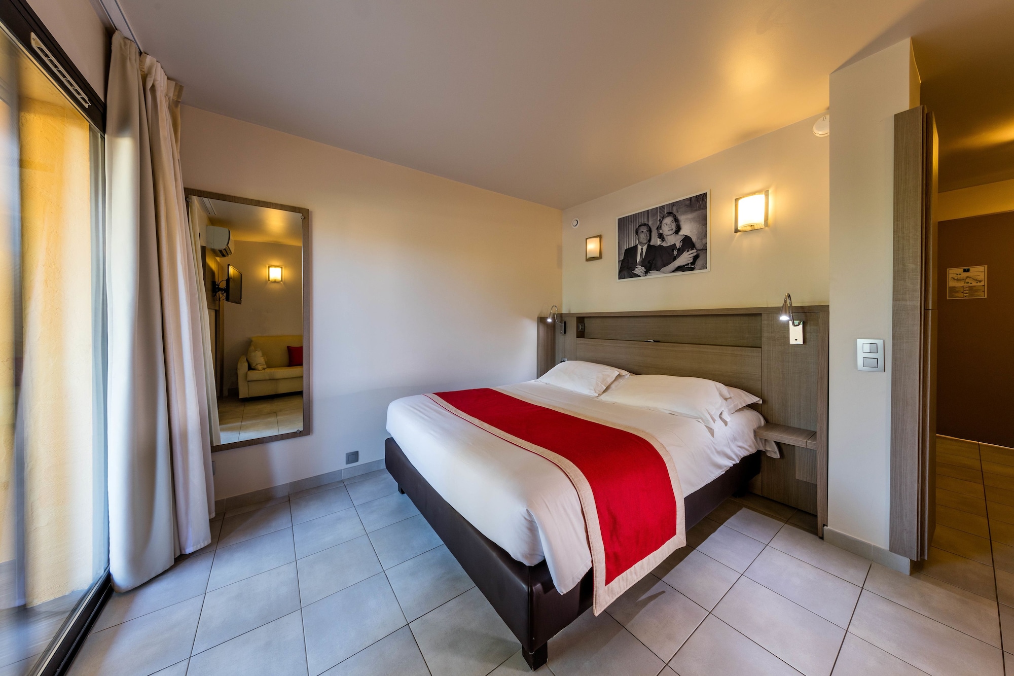 双人房，1大床，禁烟，露台