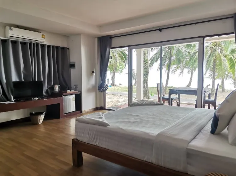 ห้องมาตรฐานริมชายหาดชั้นล่าง