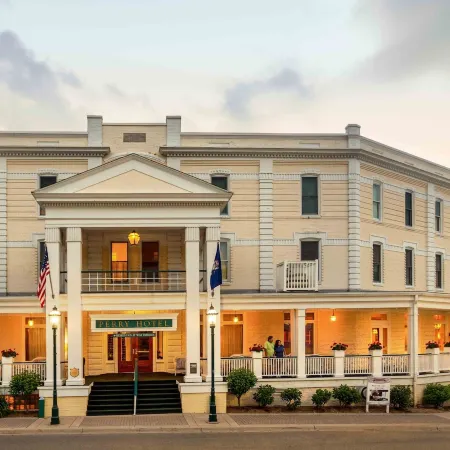 Perry Hotel Отели в г. Петоски