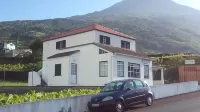Calm and rest combined with well-being with great views of the mountain and sea Hotels in Pico