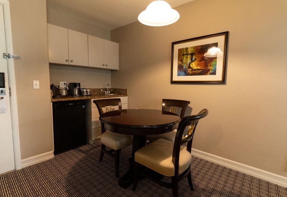 豪华行政两张双人床套房 禁烟