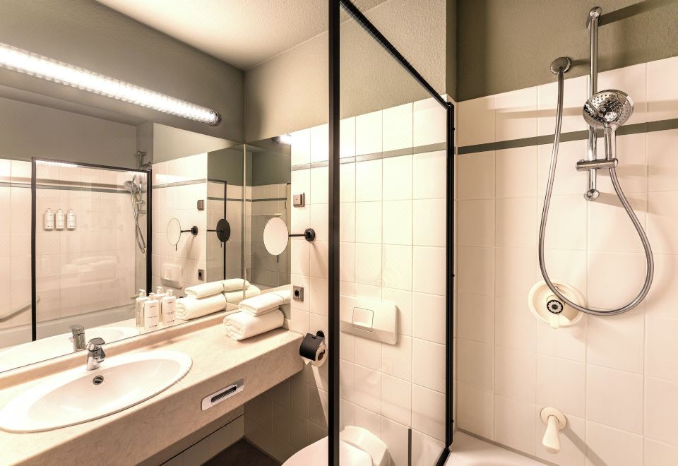 Radisson Hotel Düsseldorf City CenterSuperior Triple Room