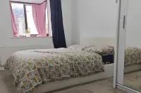 1-Bed Apartment in Croydon -Free Parking, Wifi