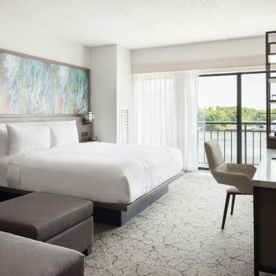 King Room With Sofa Bed-Concierge Lounge Access Marriott Savannah Riverfront Promo Code