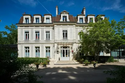 Château de la Dame Blanche Hôtels à : 