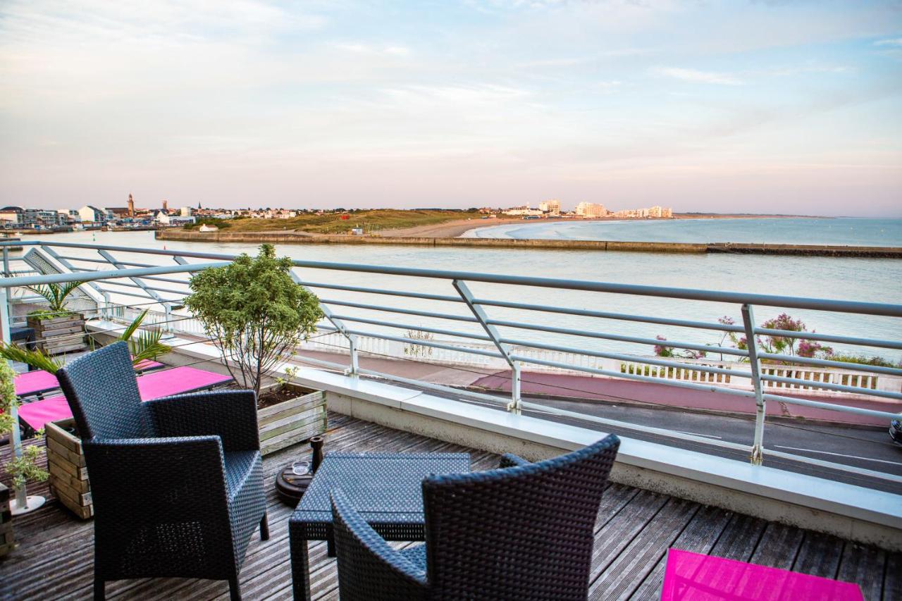 带露台并享有海景的套房