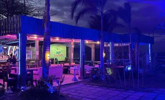 The Beachhouse and Bar - Housity