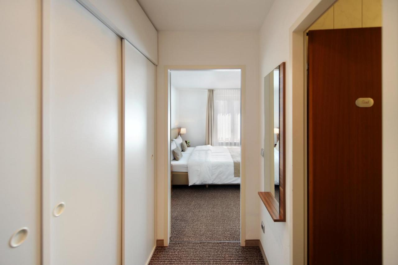 双人床或双床房（1张双人床或2张单人床）