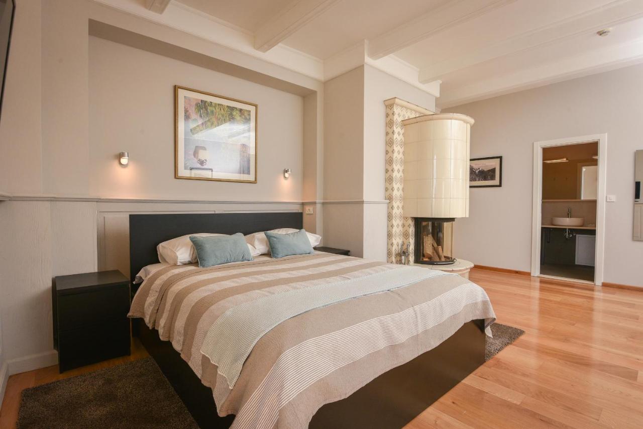 带露台的小型套房