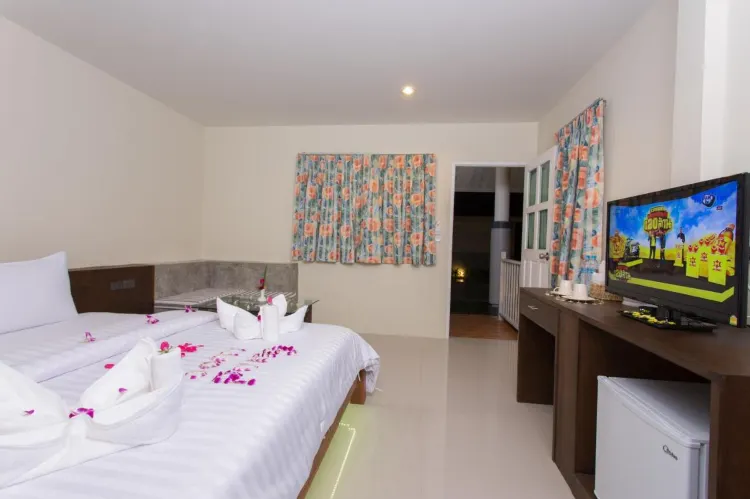 ห้องดีลักซ์เตียงใหญ่หรือเตียงแฝดพร้อมวิวสวน