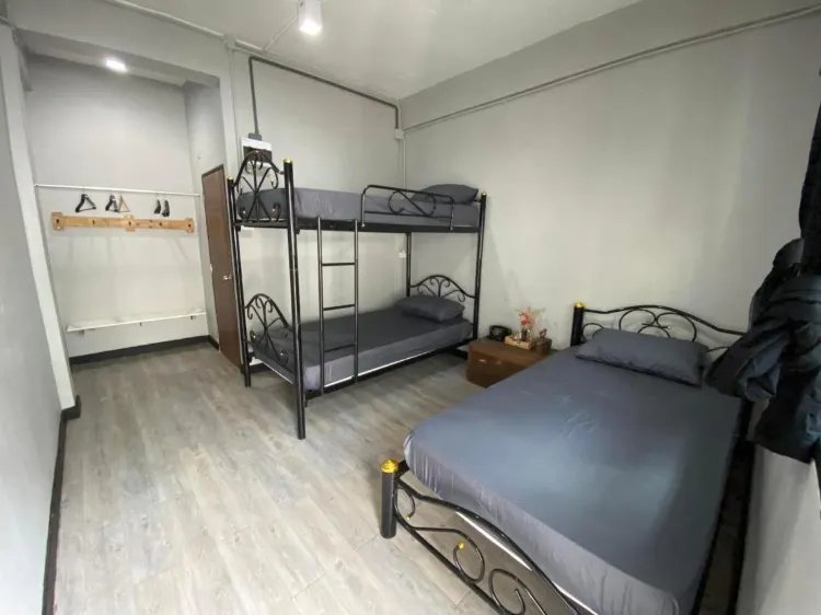 ห้องพักสำหรับสามท่านพร้อมระเบียง