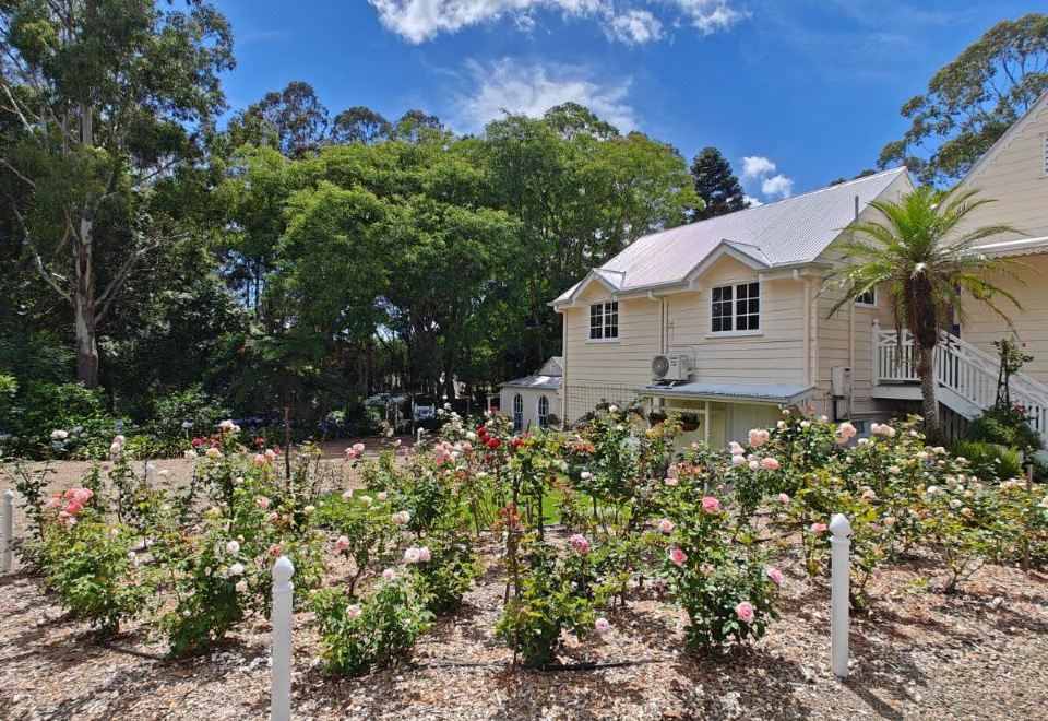 WinterGreen Manor at MalenyQueen Chalet