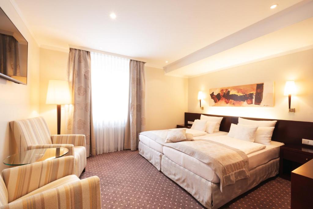 带湖景的双人间