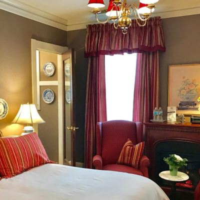 Standard Queen Room The Belvedere Inn & Restaurant Promo Code