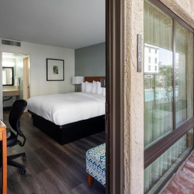 Standard King Room Vagabond Inn Glendale Promo Code