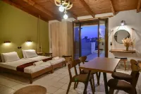 Iraklis Apartments Hotel di 