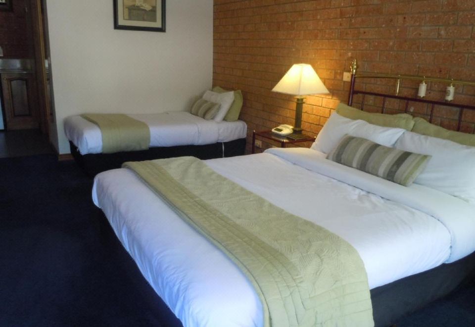 豪华水疗房（特大床和单人床）