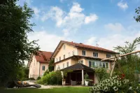Gästehaus Zehmerhof Bei Erding Hotels in 
