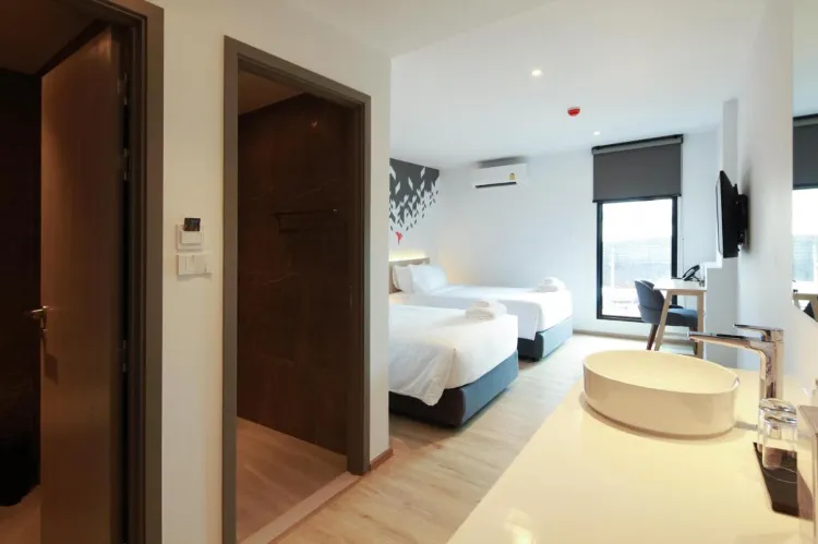 ห้องดีลักซ์ เตียงใหญ่ พร้อมวิวเมือง
