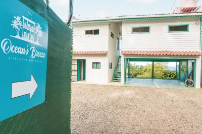 Ocean's Breeze Apartment and Rooms Hotel di 