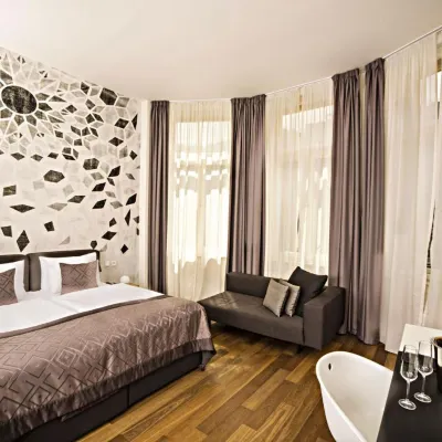 Hotel Golden Crown Hotels near Prague Center
