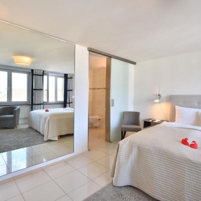 Deluxe Double Room Hotel Six Promo Code