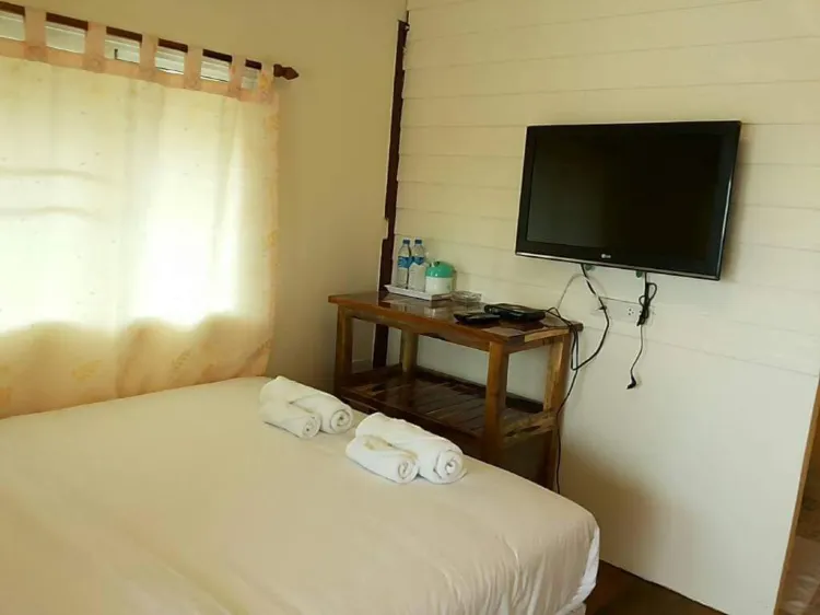 ห้องเตียงใหญ่ พร้อมห้องน้ำส่วนตัว