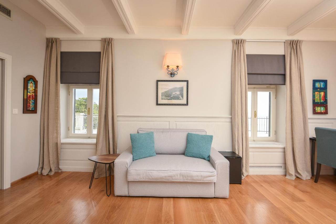 带露台的小型套房