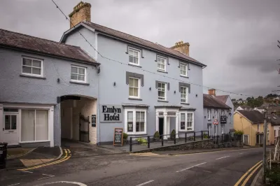Gwesty'r Emlyn Hotel Hotels in 