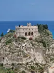 The Lady C - High Apartments