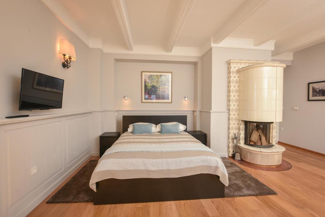 带露台的小型套房