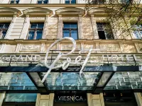 Grand Poet Hotel and Spa by Semarah Hôtels à : Riga