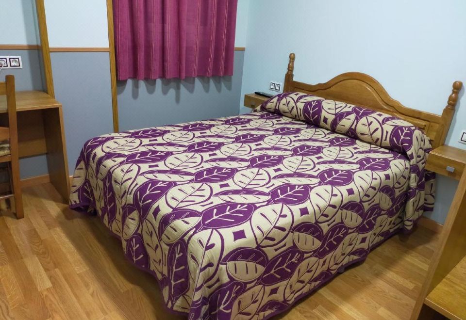 Hostal Banderas - Housity