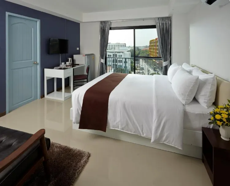 ห้องดีลักซ์ เตียงใหญ่ 1 เตียง