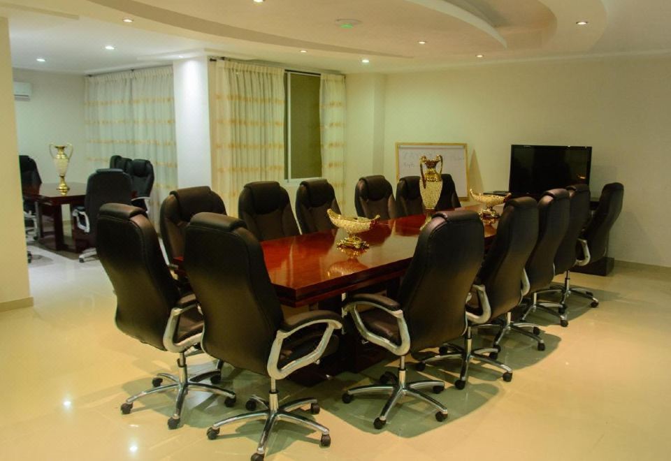 Hotel Yubarta - Housity