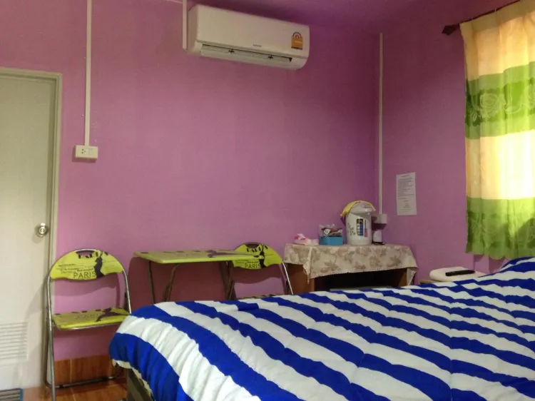 ห้องเตียงใหญ่ พร้อมห้องน้ำส่วนตัว