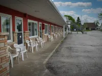 Maple Leaf Inn Hotels in Bruce County