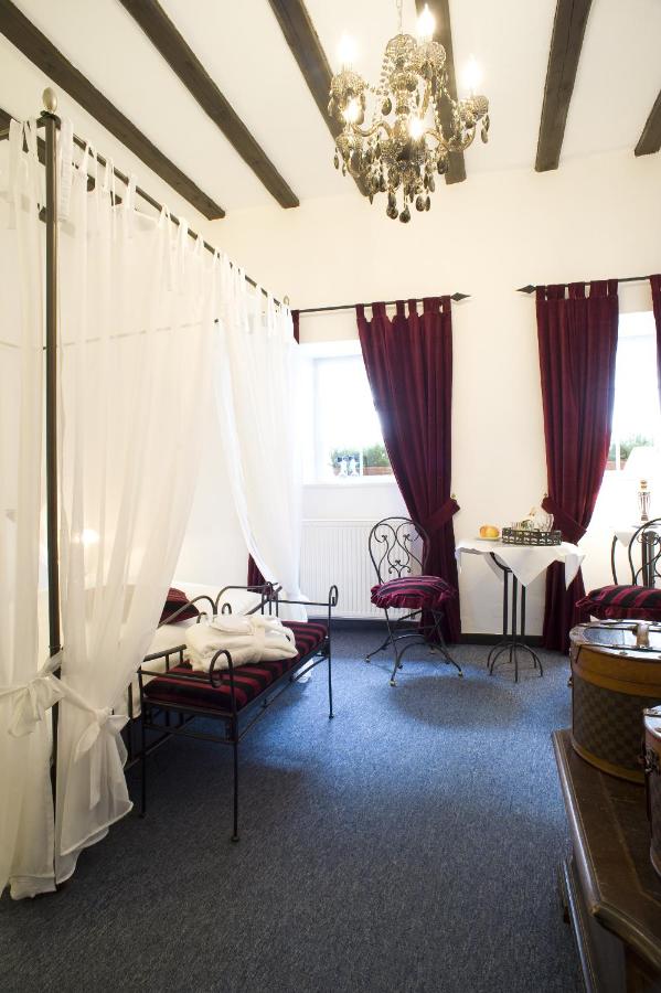 Burghaus & Villa Kronenburg浪漫双人房