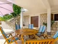 House Ivana Hotels in Vinisce