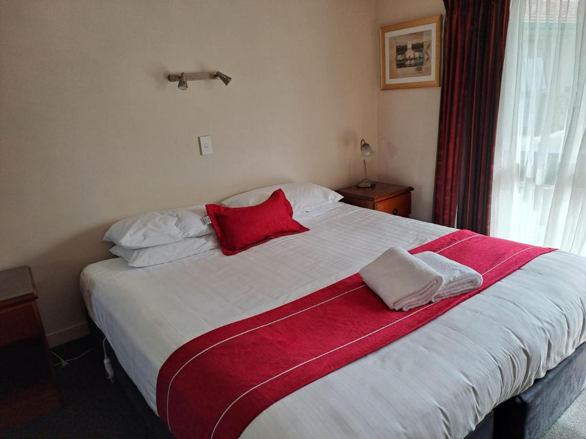 Commodore Motor Lodge一室房