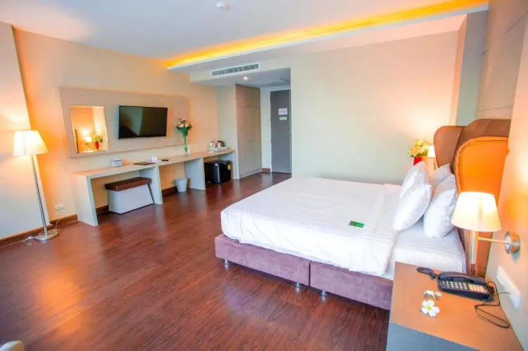 ห้องดีลักซ์ เตียงใหญ่ 1 เตียง