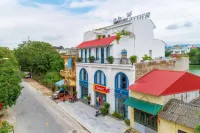White Hotel Ξενοδοχεία στην πόλη 