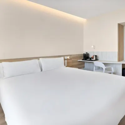 B&B Hotel Porto Centro Massarelos Hoteles cerca de Biblioteca Almeida Garrett