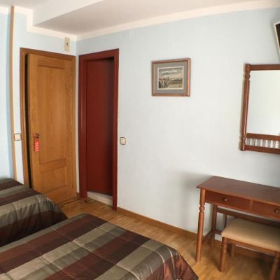 Twin Room Hostal EC Leon Promo Code