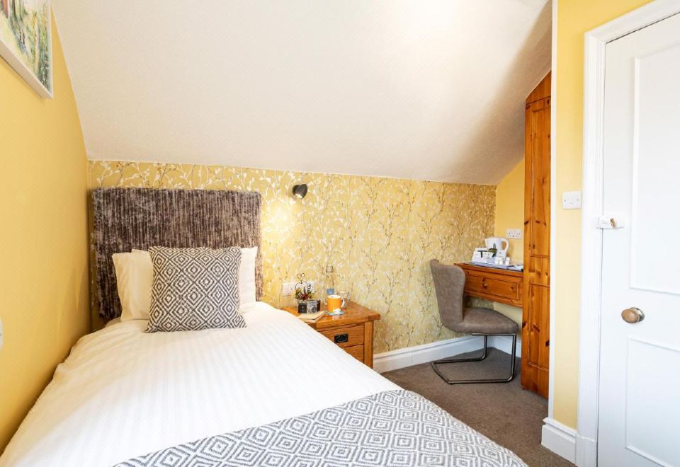 单人房（连通浴室）