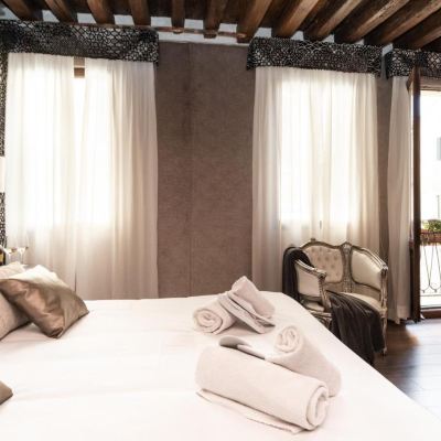 Superior Double Room with Balcony and Canal View Domus Superior Promo Code