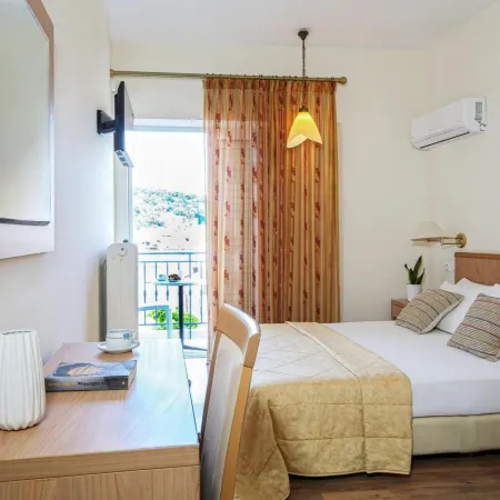 Saronis Hotel Отели в г. Эпидавр