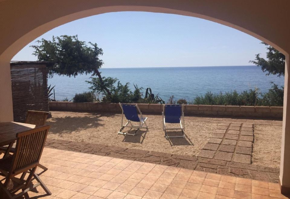 Villa Alabe - Waterfront Apartments in Bosa Porto Alabe One-Bedroom House