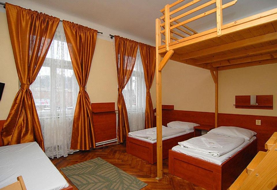 经济四人房，共用浴室